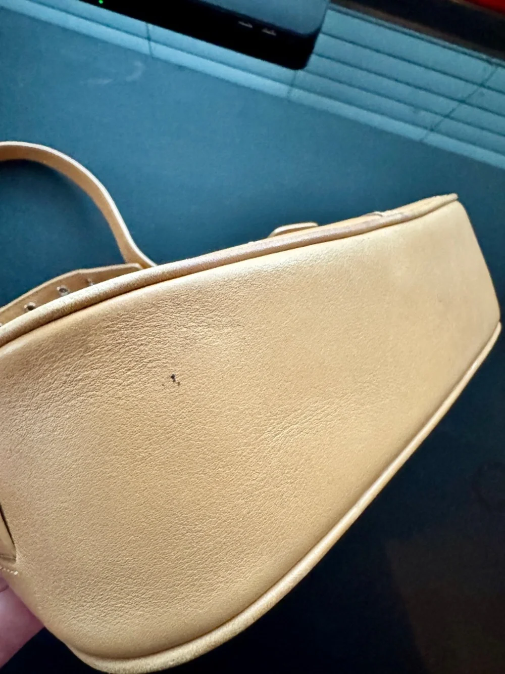 Coach - vintage tan leather shoulder bag